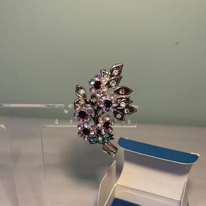 Avon Sparkling Flower Pin